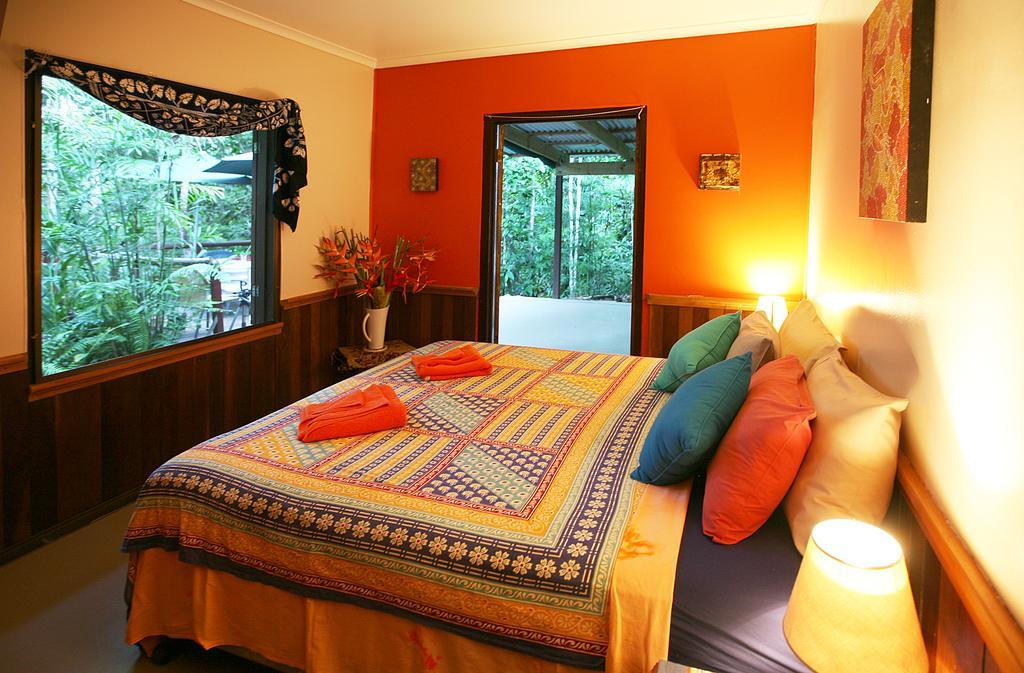 Tropical Bliss Bed And Breakfast Mena Creek Exterior foto